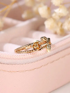 "Women's Vintage Rose Design Promise Ring - Elegant Everyday Jewelry and Ideal Birthday Gift"